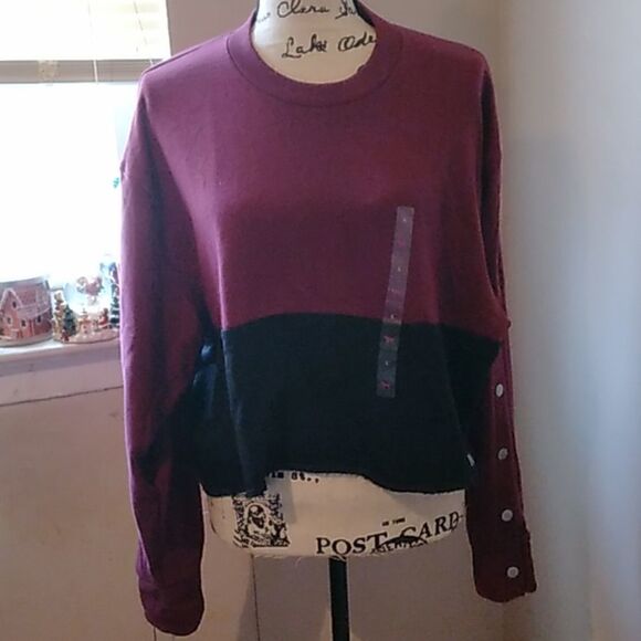 💋NWT PINK VS CROPPED MAROON/BLACK SNAP SLEEVE SWEATSHIRT SIZE LARGE - Picture 1 of 6